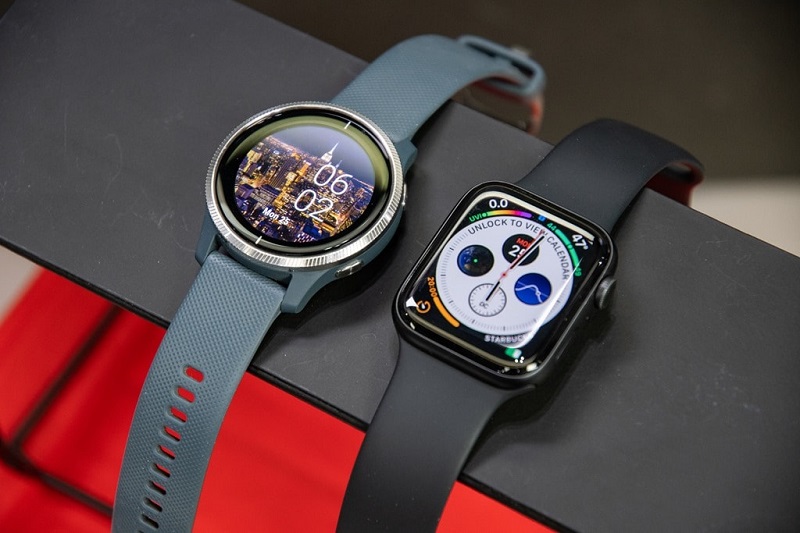 So sánh Garmin Venu vs Apple Watch Series 5